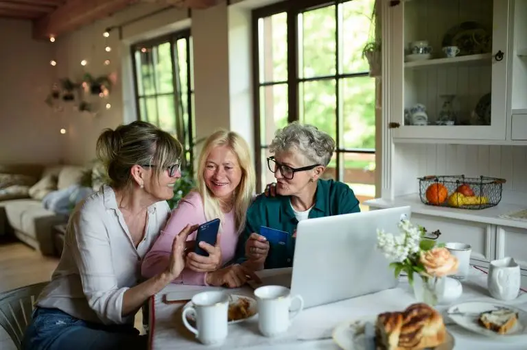 women shopping online
